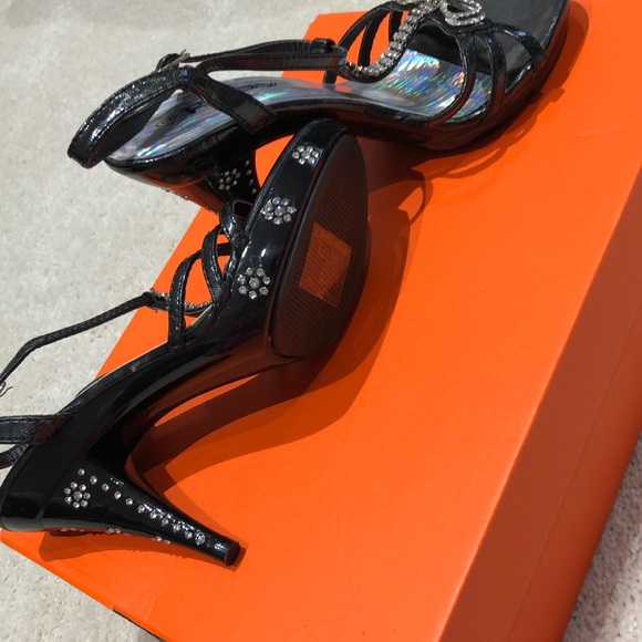 Shoes - Picture 4 of 8